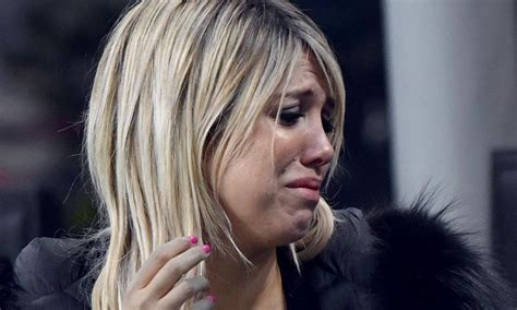 Wanda Nara esce una tetta in diretta Instagram